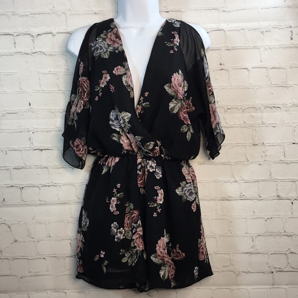 Rue21 Black Floral Shorts Jumper Romper Cold Shoulder Sleeves‎ Deep V-Neck Small